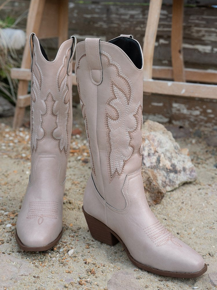 Stylish New Women's Leather Boots for Autumn/Winter